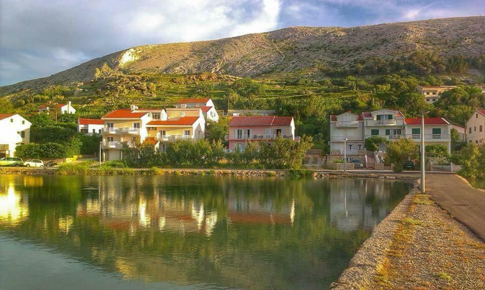 Apartmani Rija 3 Pag Town Exterior photo